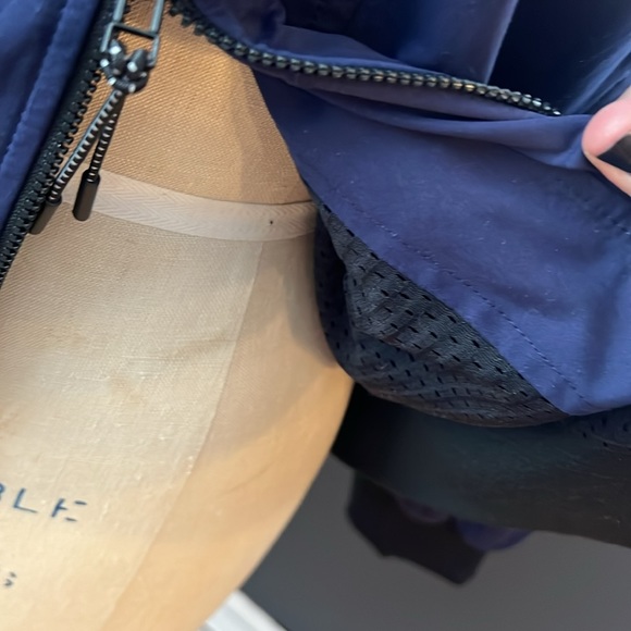 NWOT GSTQ Navy & Black Baseball Bomber Jacket Cape - coolest sleeve detail - L - Picture 9 of 12